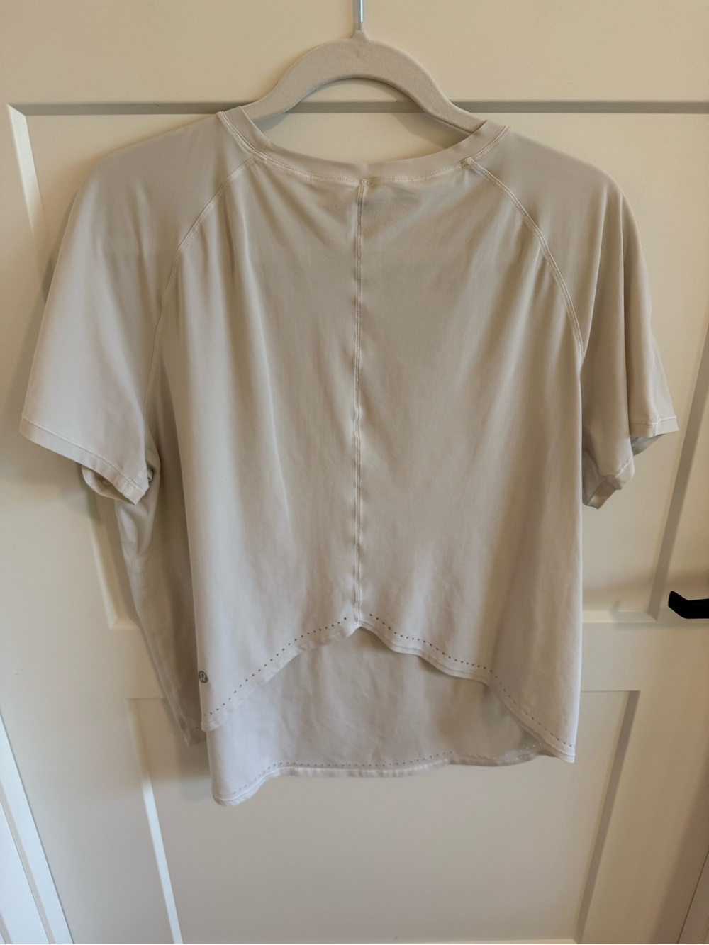 Lululemon UVP Run Short Sleeve Shirt Size 12 White High Low Perforated W3EEWS - Picture 3 of 4